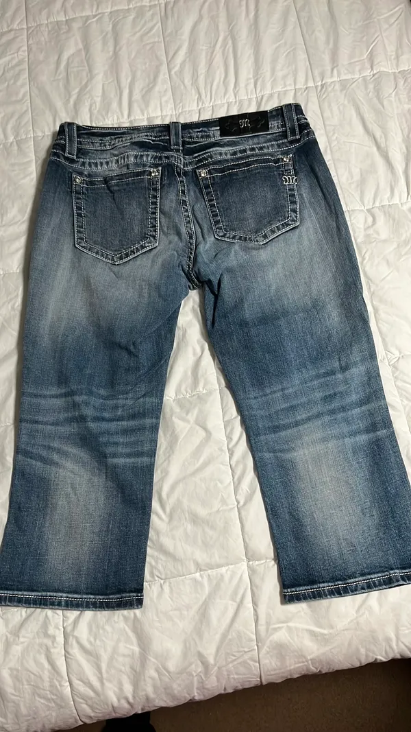 Miss Me Capri Jeans - Image 5