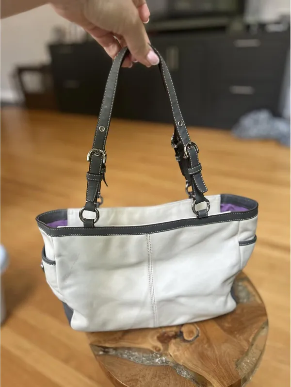 Coach East West Gallery Leather White & Grey Pleated Tote Shoulder Bag - Image 2
