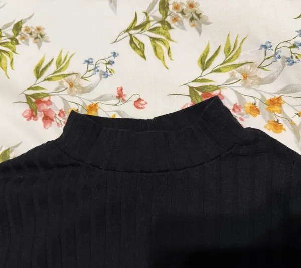 Forever 21 Long sleeve black top - Image 2