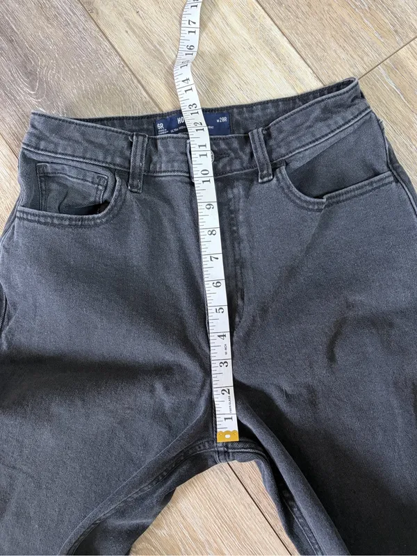 Hollister Ultra High-Rise 90s Straight Jeans In Washed Black - Image 12