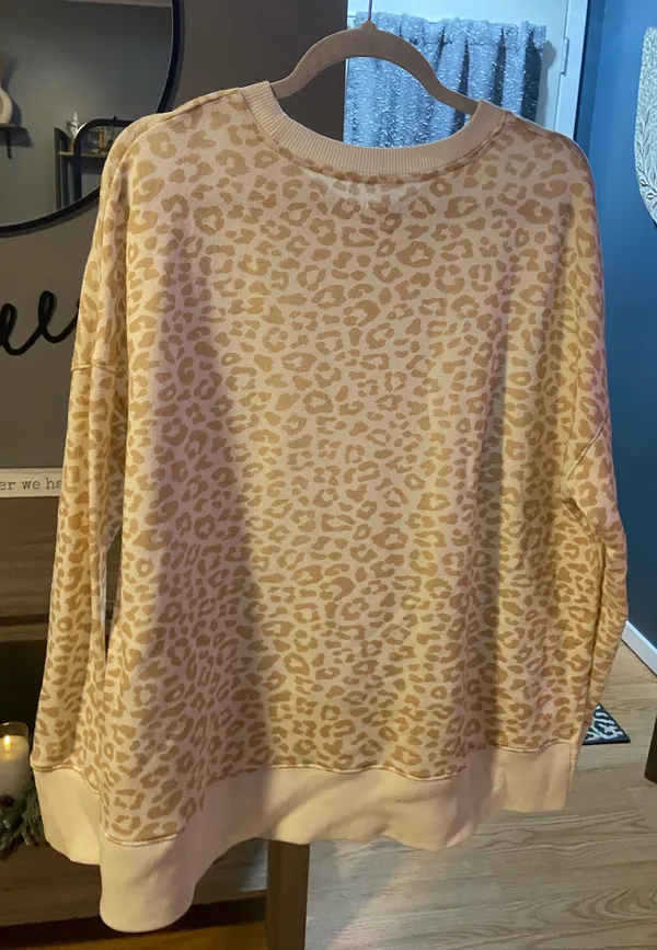 Time & Tru leopard crew neck - Image 2