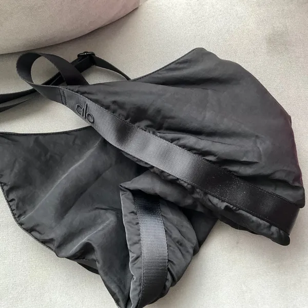 Alo Yoga Om The Go Gym Sling Bag Black - Image 8