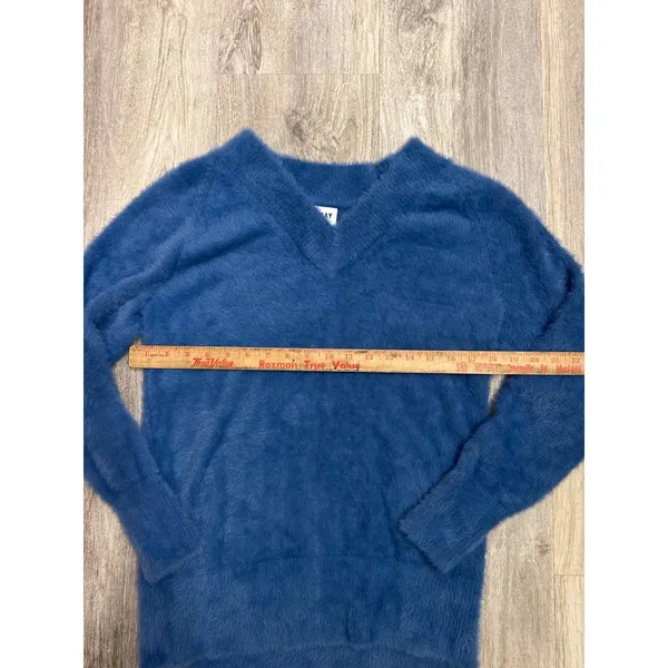 Sunday Best Aritzia Womens Blue Fuzzy Eyelash Knit V-Neck Sweater Small Pullover - Image 5