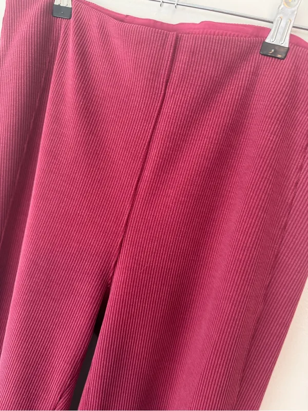 Lululemon Brushed Softstreme Rib Zip Flare 32.5" Pomegranate 10 RARE - Image 7