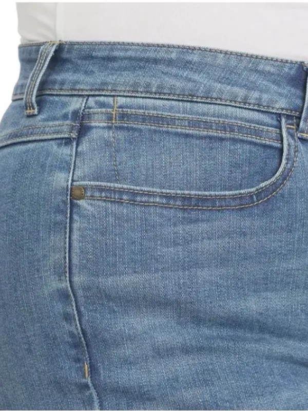 NEW Wrangler Women’s High Rise Bootcut Light Wash Blue Denim Jeans, Size 12x31 - Image 7