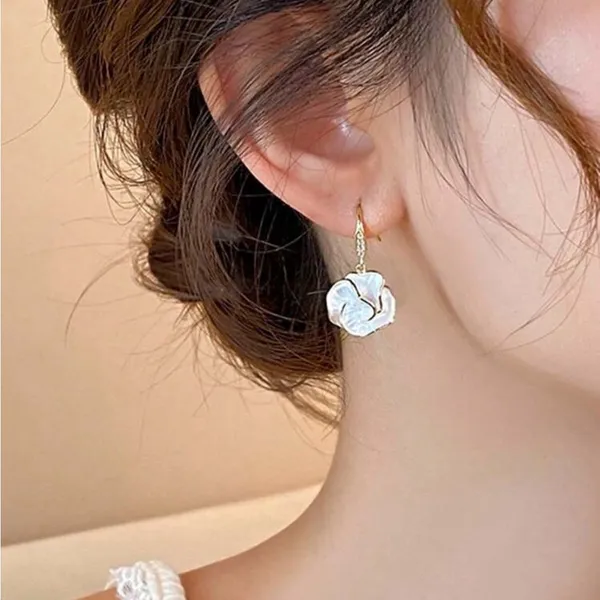 Elegant White Floral Earrings - Image 3