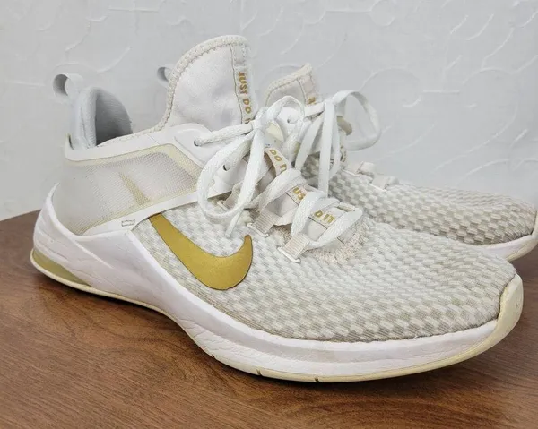 Nike Air Max Womens Bella TR 2 Shoes 9.5 White Metallic Gold Sneakers AQ7492-101 - Image 6
