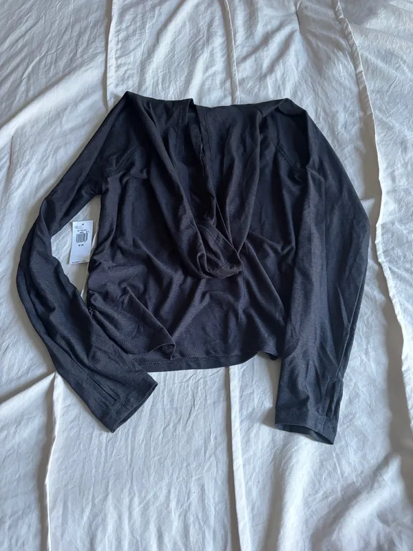 Black Old Navy Active Scrunched Athletic Long Sleeve - Image 2