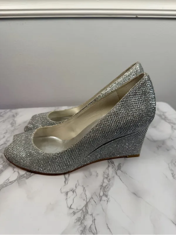 Stuart Weitzman Annaform Size 8 Silver Formal Wedge Pump Heels - Image 7