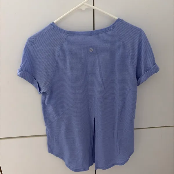 Blue Lululemon swiftly tech shirt with subtle horizontal ribbed texture #athletic #activewear - Image 2