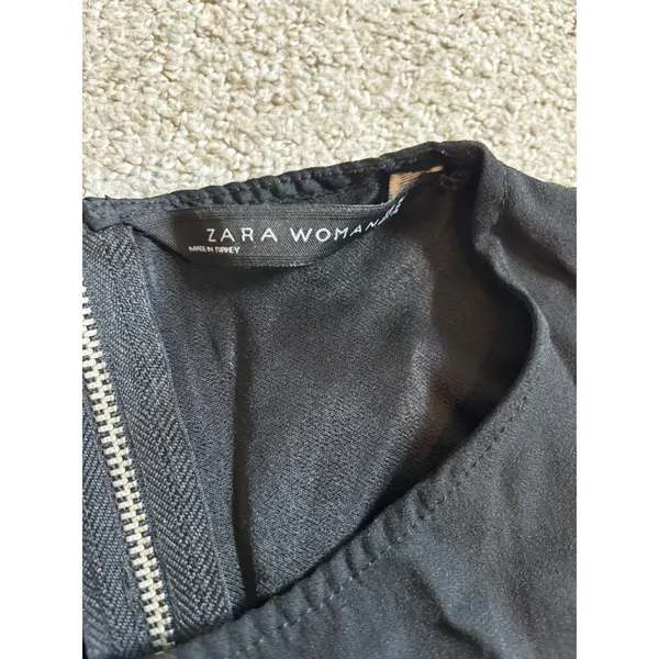 Zara Woman Blouse Size M Black Short Sleeve Exposed Zipper High-Low Hem Top - Image 4