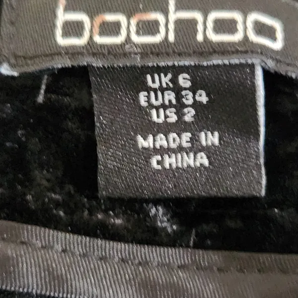 Boohoo Black Velvet Pants NWT Size 2 Tall Black Tapered Crinkle Pants - Image 7