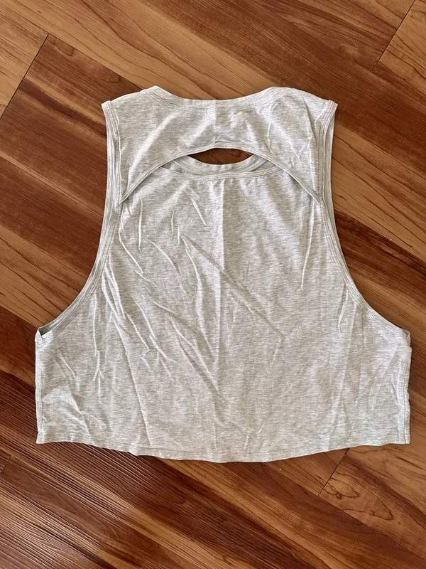 LULULEMON Cut Back Crop Tank in Heathered Core Light Grey Sz. Small - Image 6