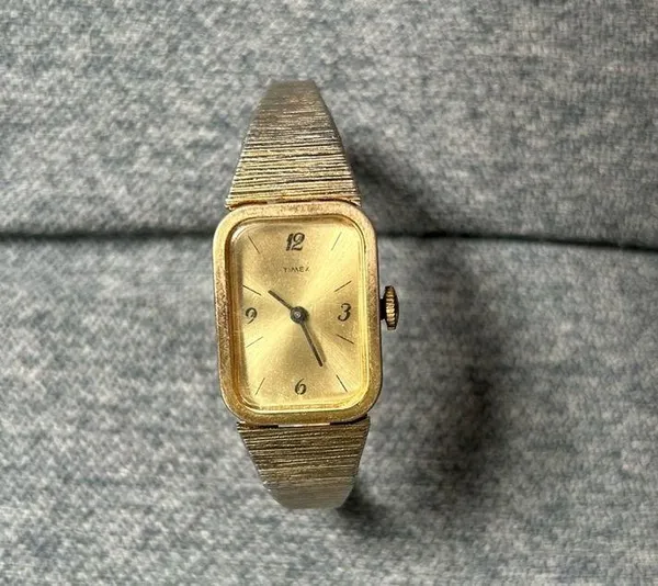 Vintage timex gold tone watch - Image 3