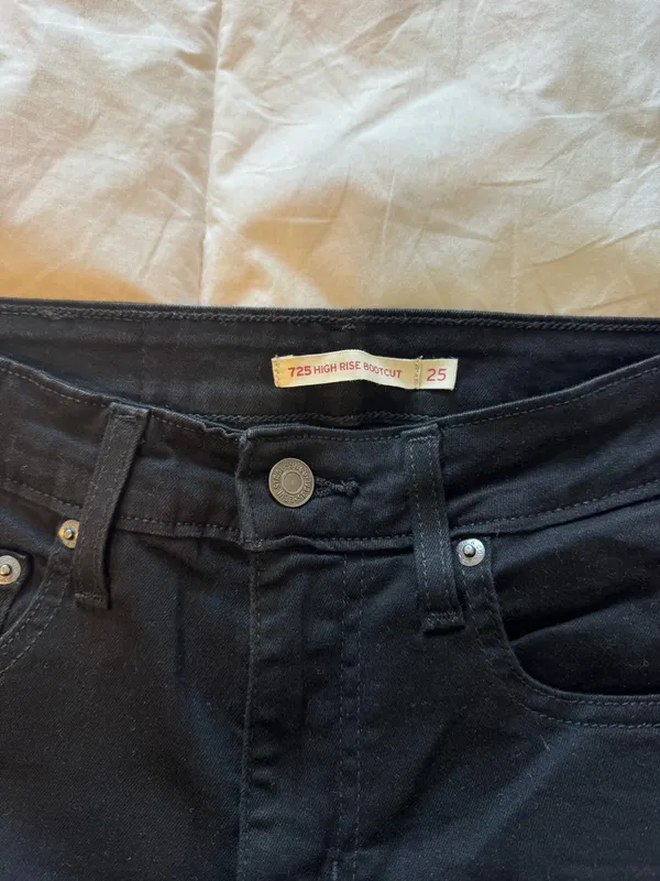 Levi’s 725 High-Rise Bootcut - Image 4