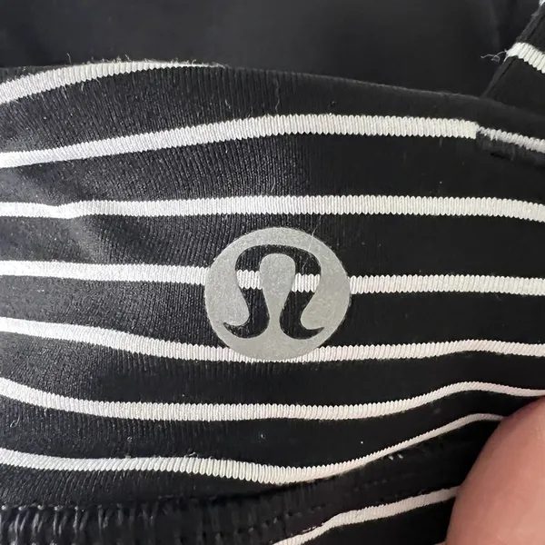Lululemon Energy Sports Bra Women's Size 6 Black /White Stripe - Image 6