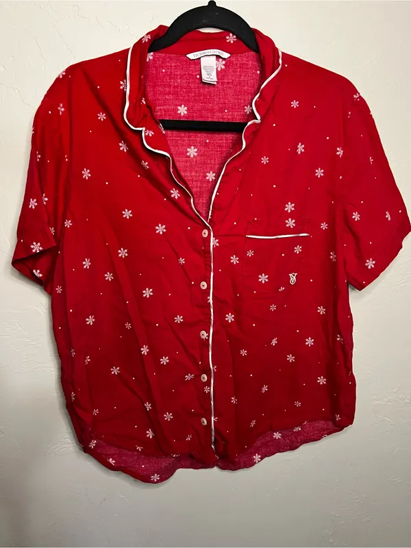 Victoria’s Secret Lipstick Red White Snowflake Short Sleeve Flannel Pajama Set - Image 2
