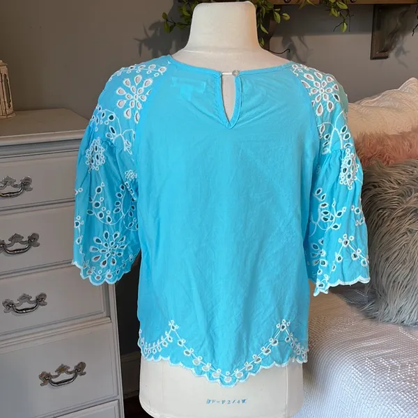 Sky Blue Eyelet Top Scalloped Bell Sleeves Studio JPP Womens Medium - Image 11