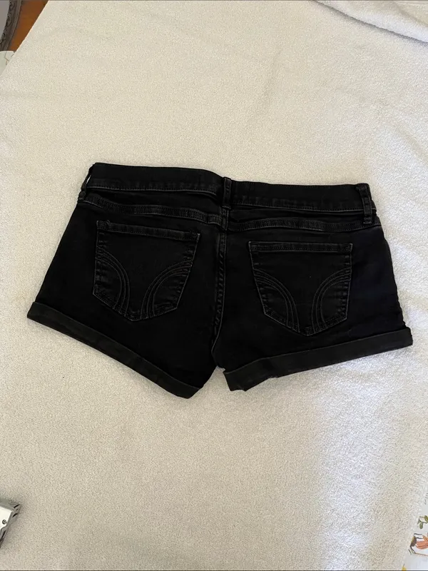 Hollister Women's Black Roll-Cuff Denim Shorts - Image 8