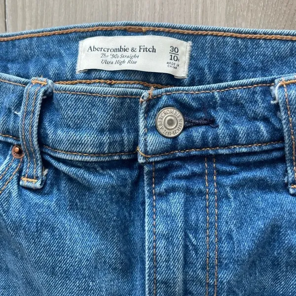 Abercrombie & Fitch 30/10 Curve Love The 90's Straight Ultra High Rise Jeans - Image 2
