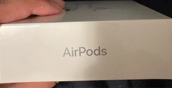 Apple AirPods Charging Case - Image 4