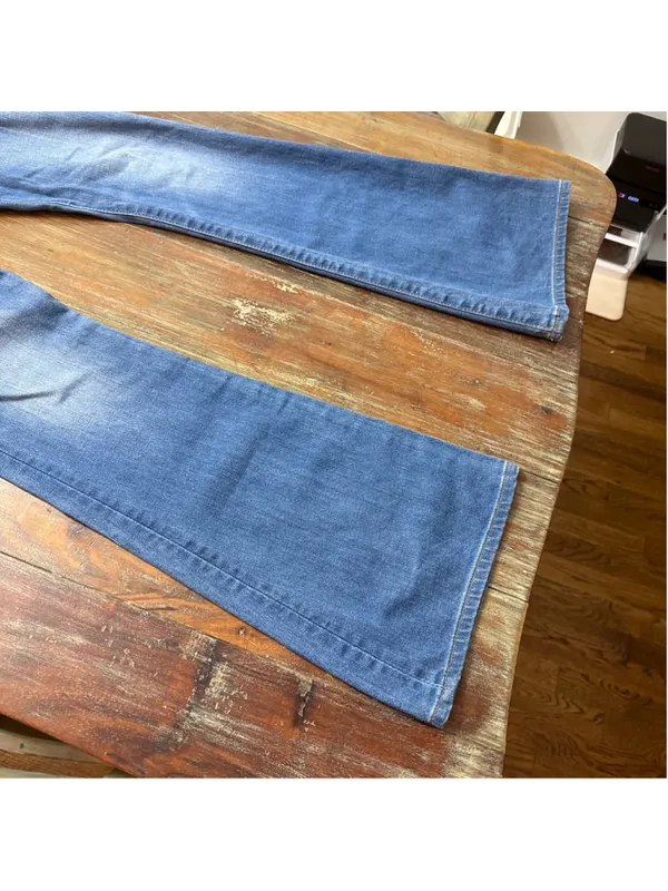 7 For All Mankind Ultra High Rise Skinny Boot Jeans Medium Wash Blue Size 28 - Image 4
