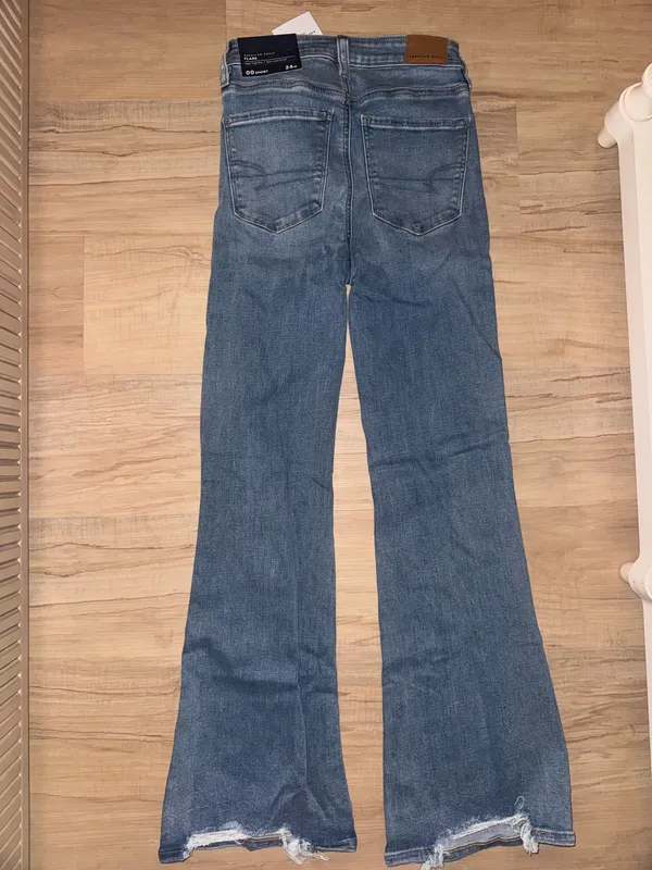 American Eagle Flare Jeans Super High-Rise - Image 3