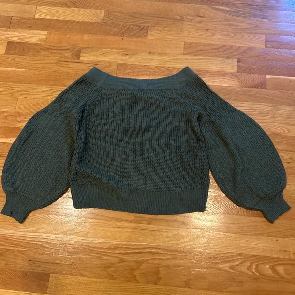 New with tags Miracle Hunter Green off the shoulder sweater - Image 4