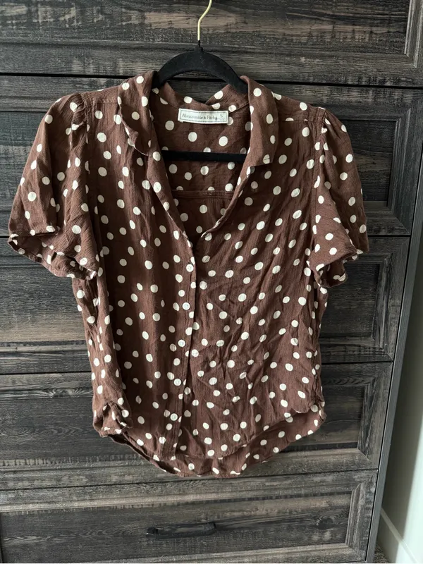 Abercrombie & Fitch Brown Polka Dot Short-Sleeve Button-Down - Image 2