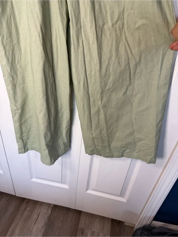 CIDER Women's Linen Blend V-Neck Ruched Pale Green Wide-Leg Jumpsuit - Image 11