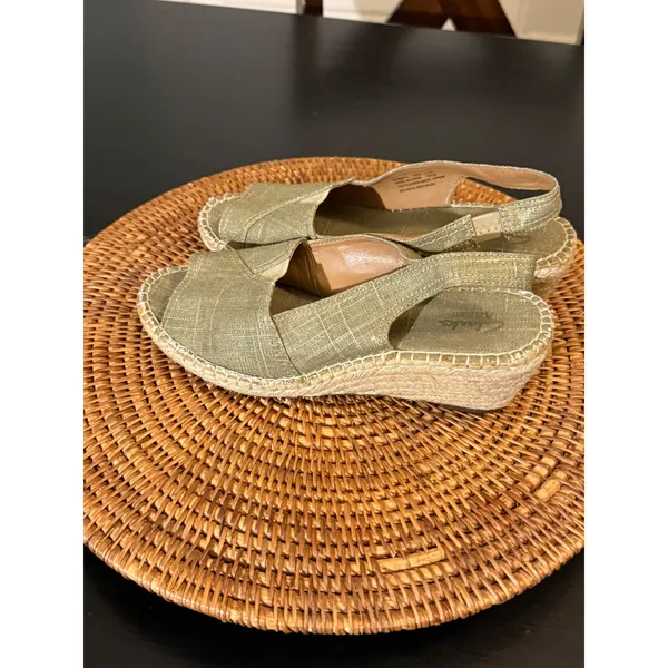 Clarks Artisan Petrina Gaia Sage Green Metallic‎ Espadrille Wedge Sandals 8.5M - Image 2