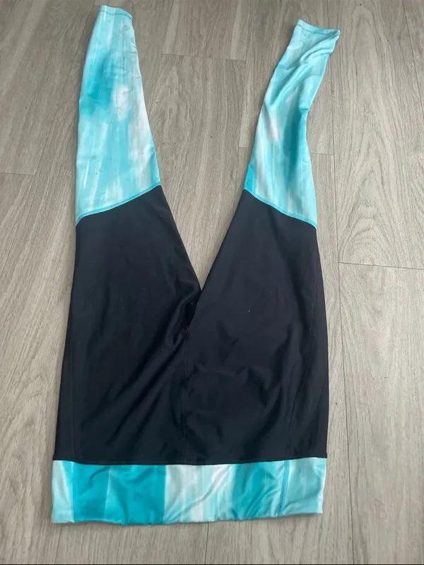 Under Armour Black and Aqua Compression Leggings - Image 3