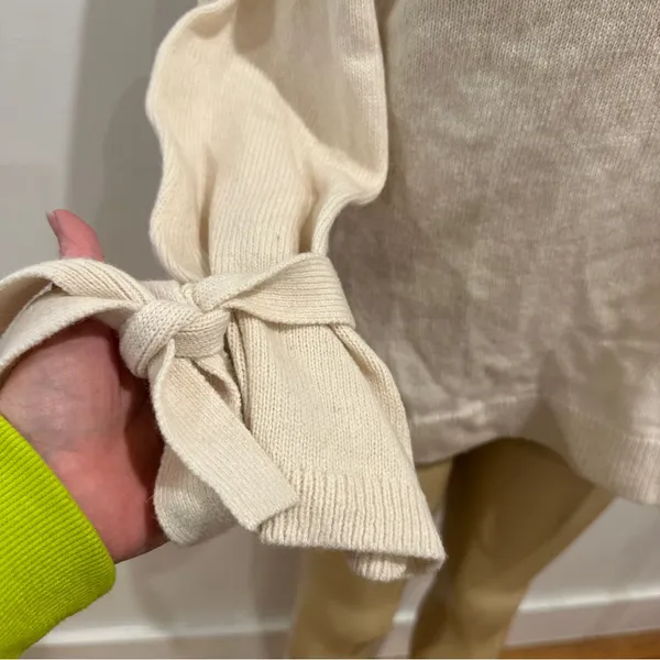Ann Taylor Wool Cashmere Sweater Sz M Cream Tie Cuffs - Image 2