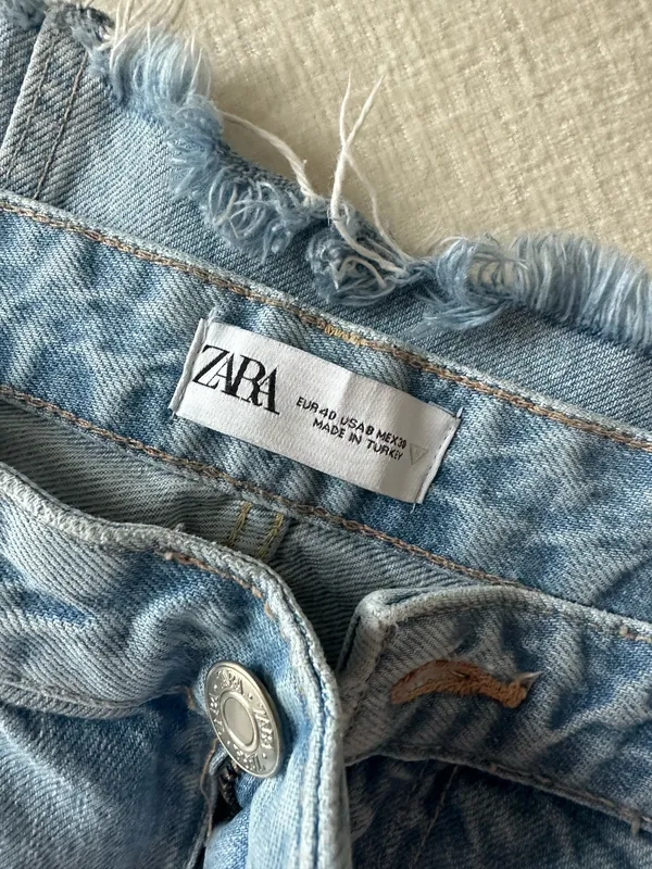 ZARA Jeans High-Rise Wide-Leg Raw Hem - Image 2