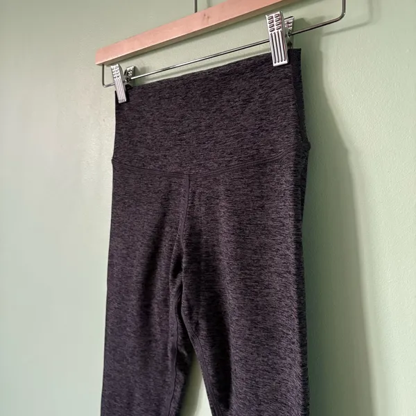 Alo Yoga Alosoft High-Waist 7/8 Heather Gray Highlight Leggings - Image 5