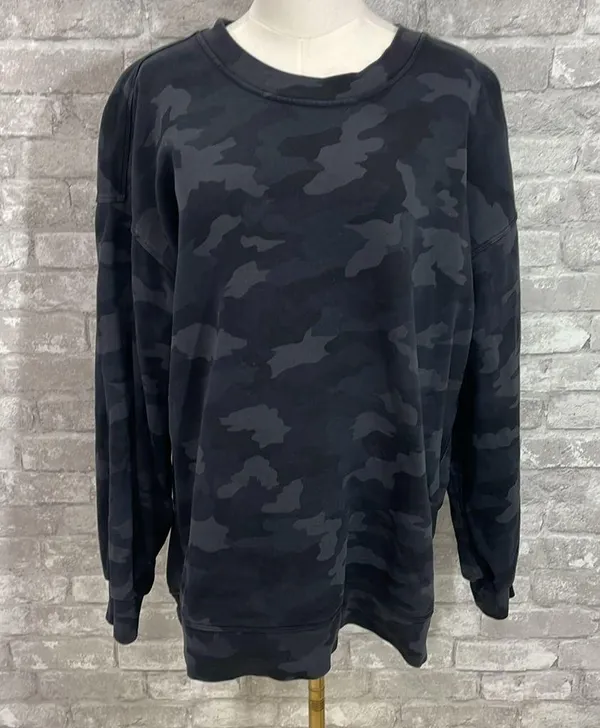 Lululemon Perfectly Oversized Crew Heritage 365 Camo Deep Coal Multi - Image 3