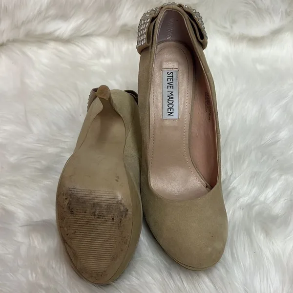 Steve Madden‎ Cake Suede Nude Heels with Rhinestone Bow Size 7.5 B-25 - Image 8