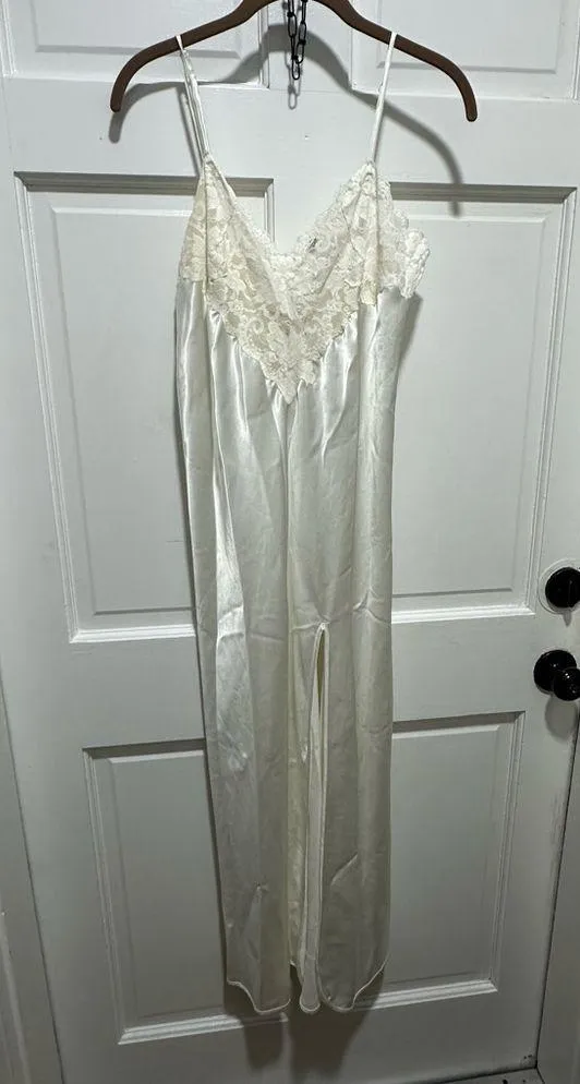 Vintage Victoria’s Secret White lace and satin slip dress wedding bridal size L - Image 2