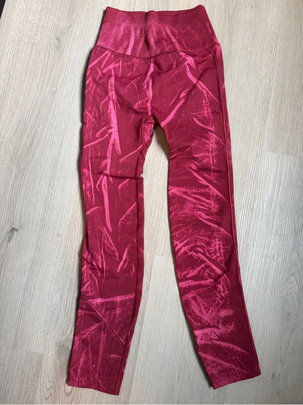 Lululemon Zone In Tight Raspberry Seamless Compression Leggings - Image 3