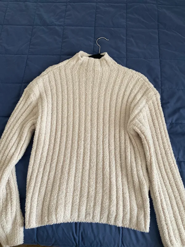 American Threads Cream Sweater - Image 3