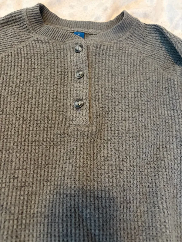 Old navy gray waffle long sleeve shirt - Image 3