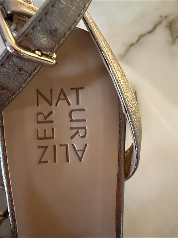 Naturalizer Rizzo gold heels - Image 9