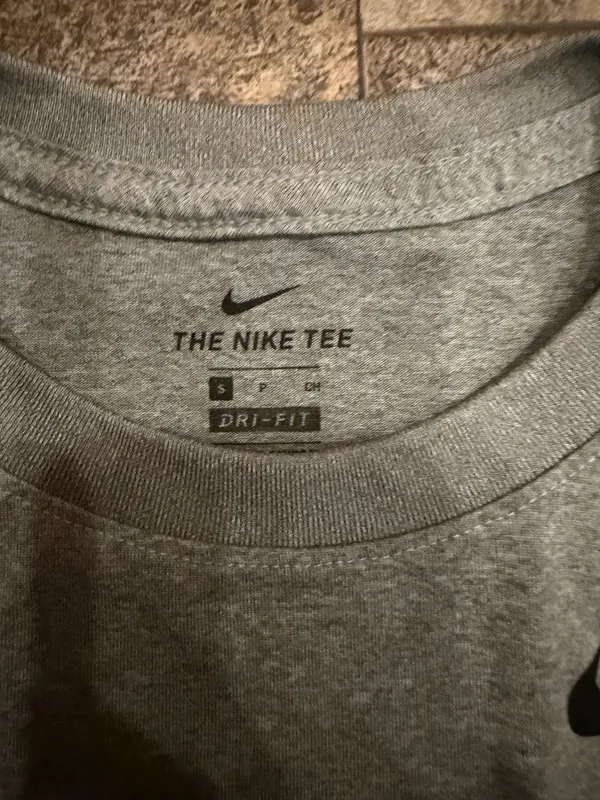Nike Short Sleeve Shirt - Image 2