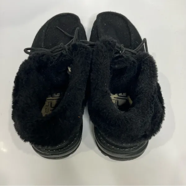 Hey Dude‎ Britt all black faux fur lace up fold over shoes women’s size 7 - Image 6
