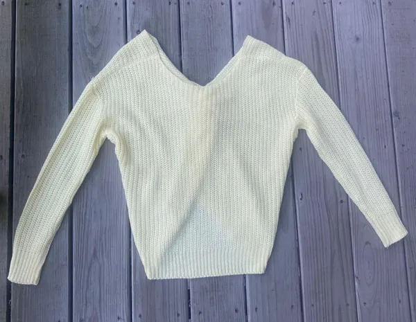 TJMaxx Full Circle Trends Light Pastel Yellow Crop Sweater - Image 3