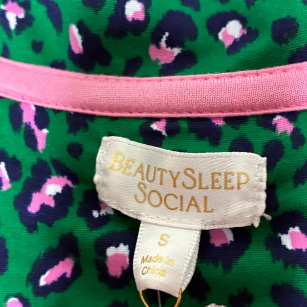 Beauty Sleep Social Zoo Fruit Pattern Short Sleeve Button Pajama Top NWT Small - Image 3