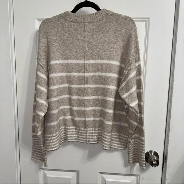 NEW american eagle sweater - Image 2