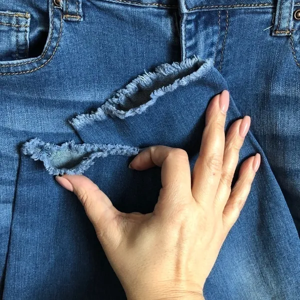 Encore Distressed Raw Hem‎ Skinny Jeans - Image 8