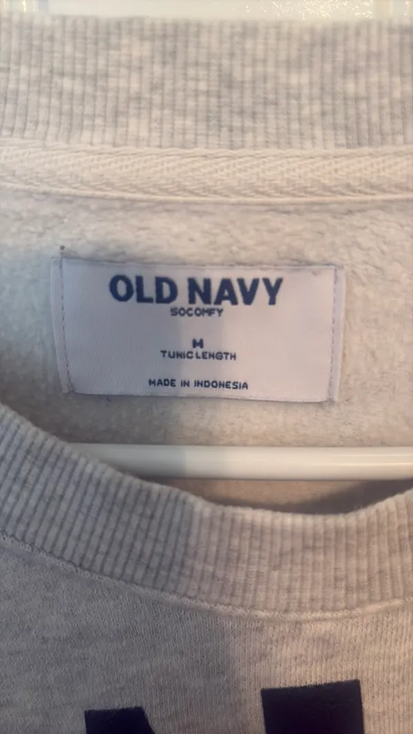 Old Navy Sweatshirt - Image 3