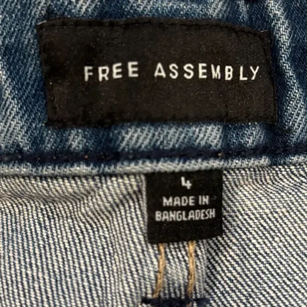 Free Assembly Women's High-Rise Wide-Leg Jeans with Patch Pockets - Image 4